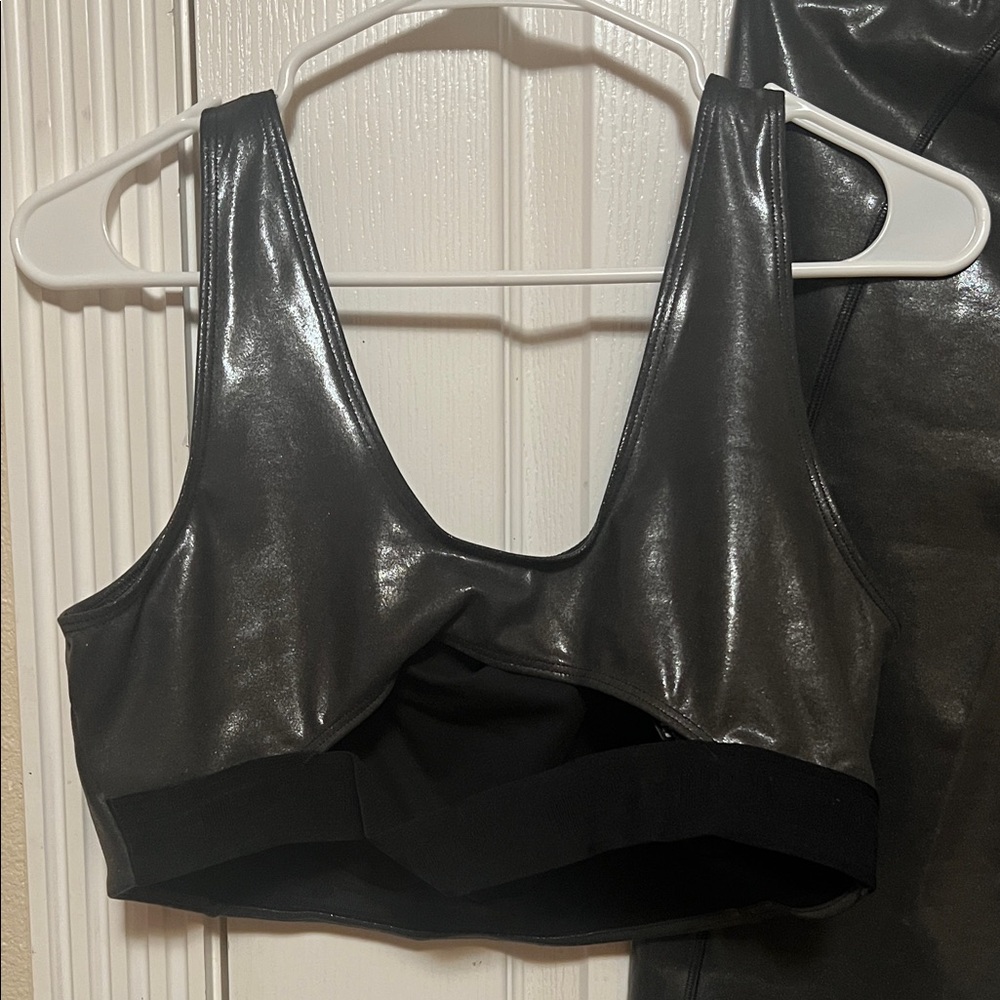Black Shiny Activewear Set - Picture 5 of 9